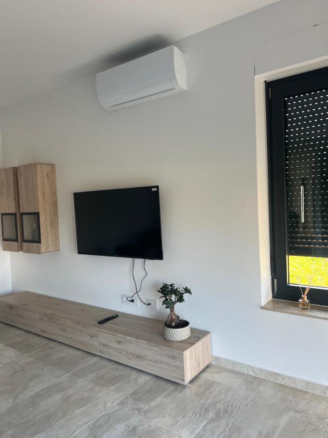 Modern Home Ula Бъртонигла Екстериор снимка