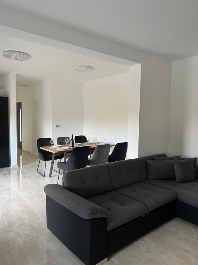 Modern Home Ula Бъртонигла Екстериор снимка