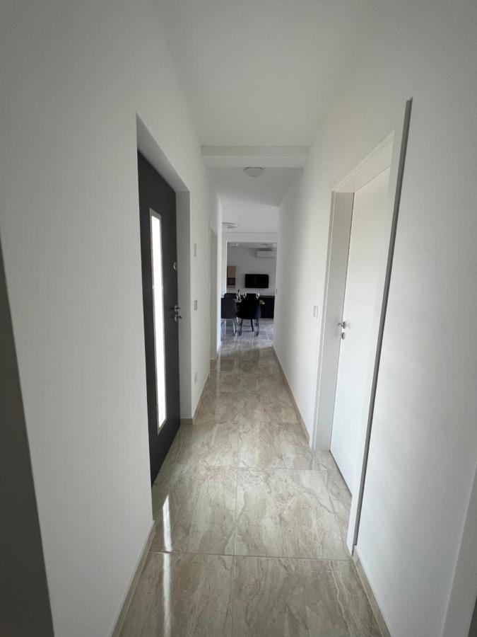 Modern Home Ula Бъртонигла Екстериор снимка