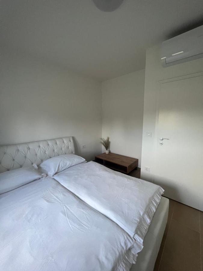 Modern Home Ula Бъртонигла Екстериор снимка