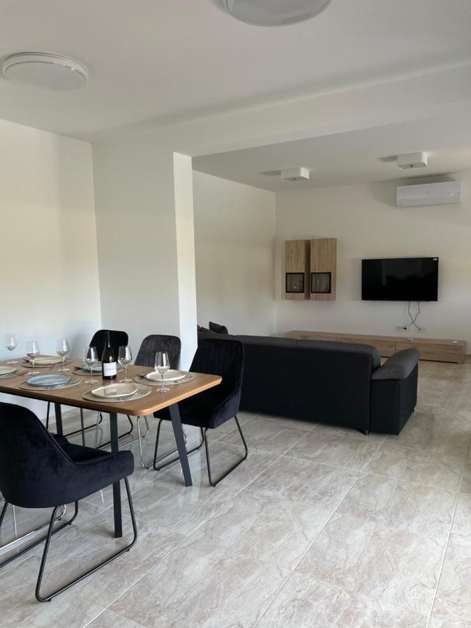 Modern Home Ula Бъртонигла Екстериор снимка
