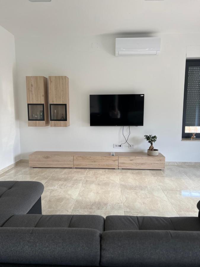 Modern Home Ula Бъртонигла Екстериор снимка