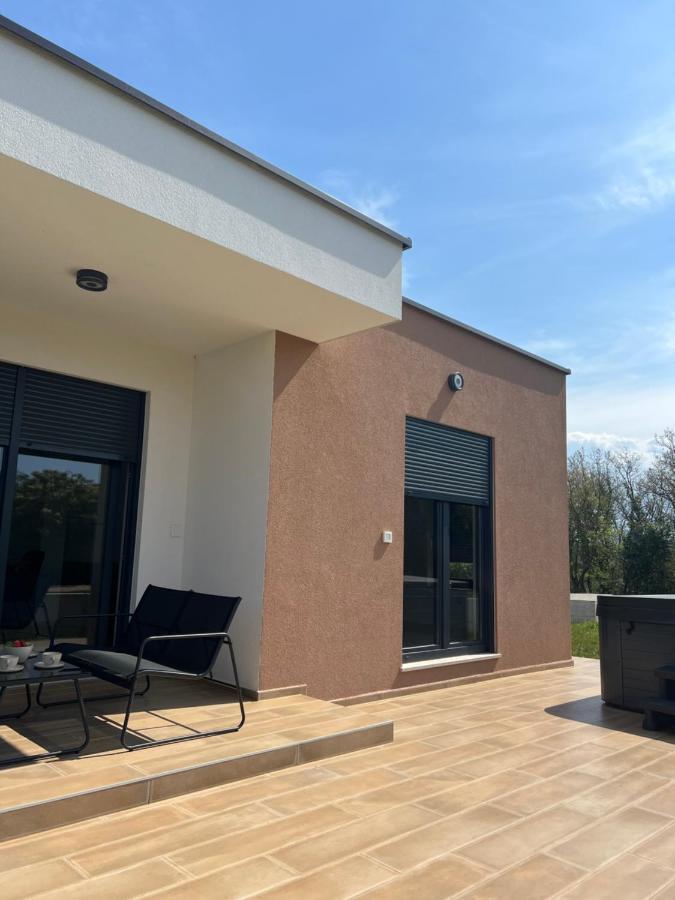 Modern Home Ula Бъртонигла Екстериор снимка